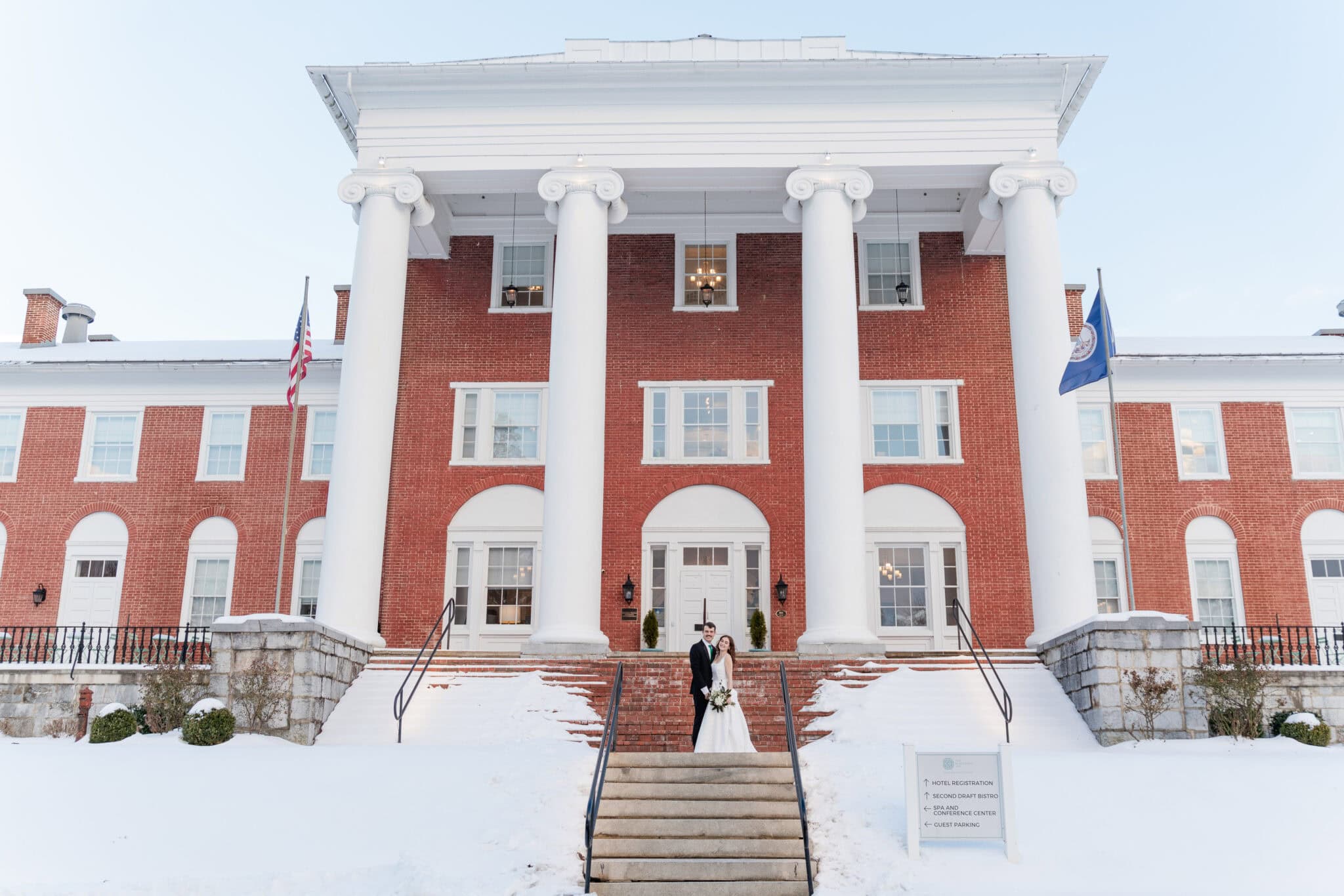Wedding venues in Virginia with weeping willow trees | Photography by Jo